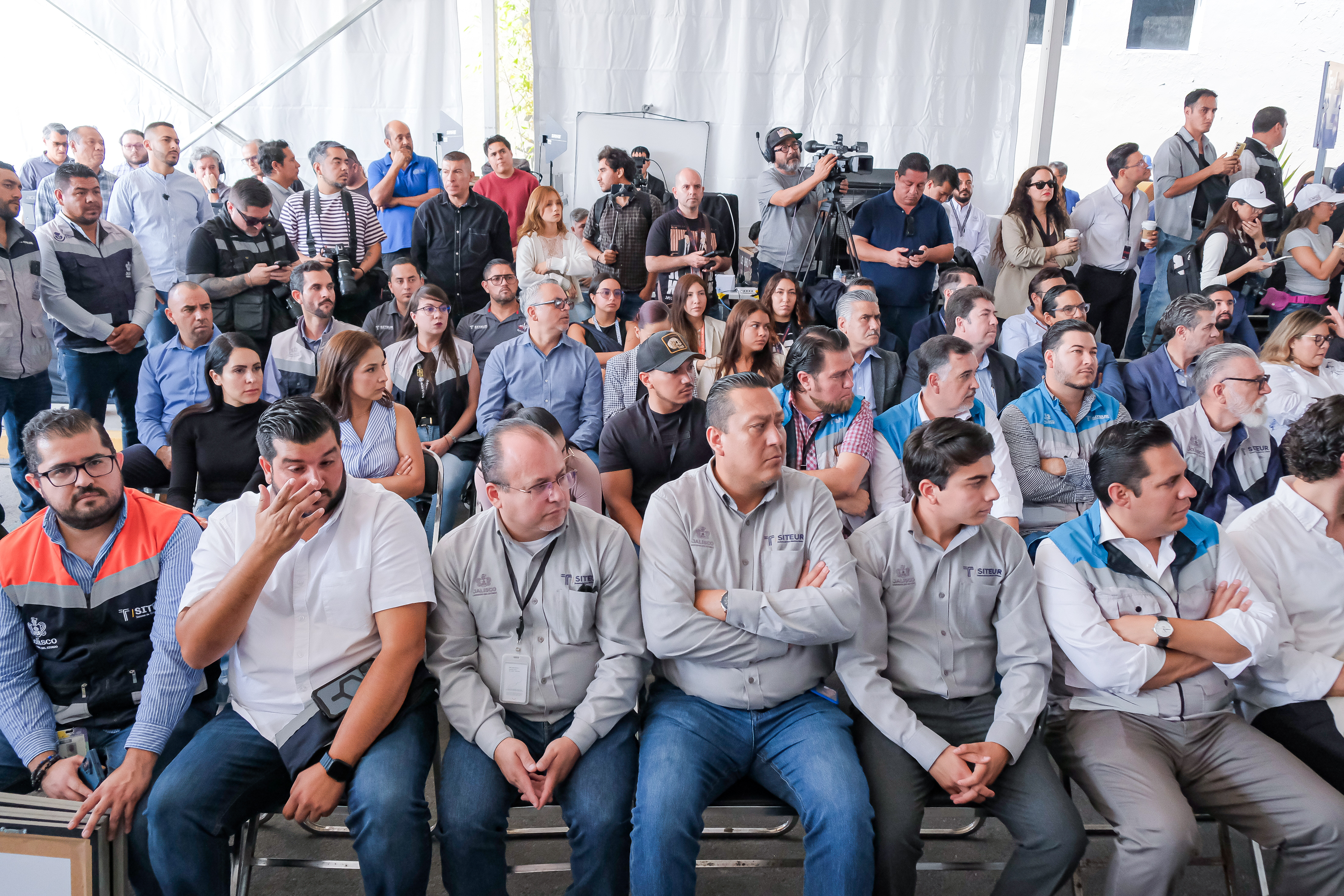 04-jun-2026--el-gobernador-del-estado-pablo-lemus-encabeza-el-arranque-de-operaciones-de-la-lnea-5-mi-macro-aeropuerto_55313482077_o