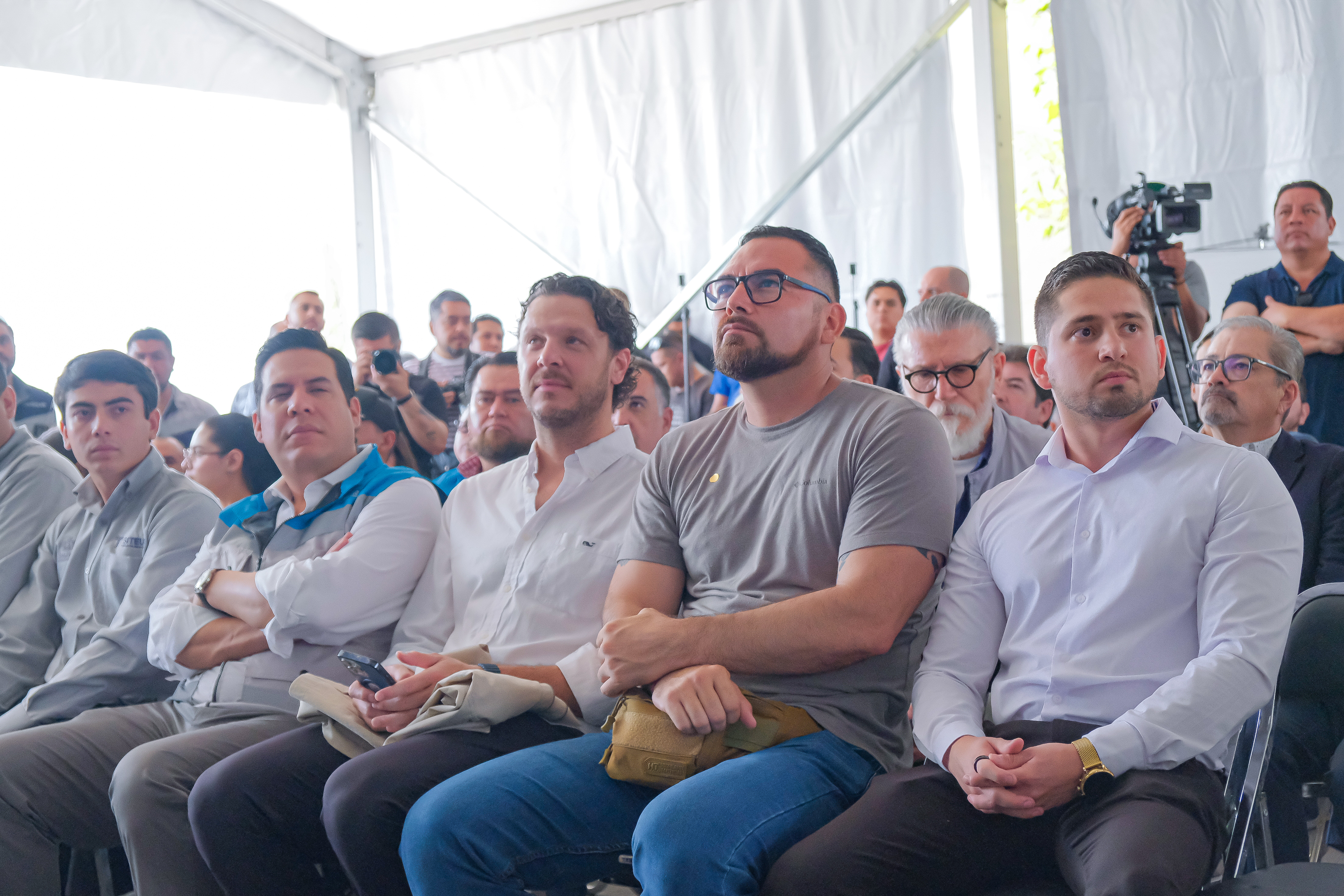 04-jun-2026--el-gobernador-del-estado-pablo-lemus-encabeza-el-arranque-de-operaciones-de-la-lnea-5-mi-macro-aeropuerto_55313482887_o