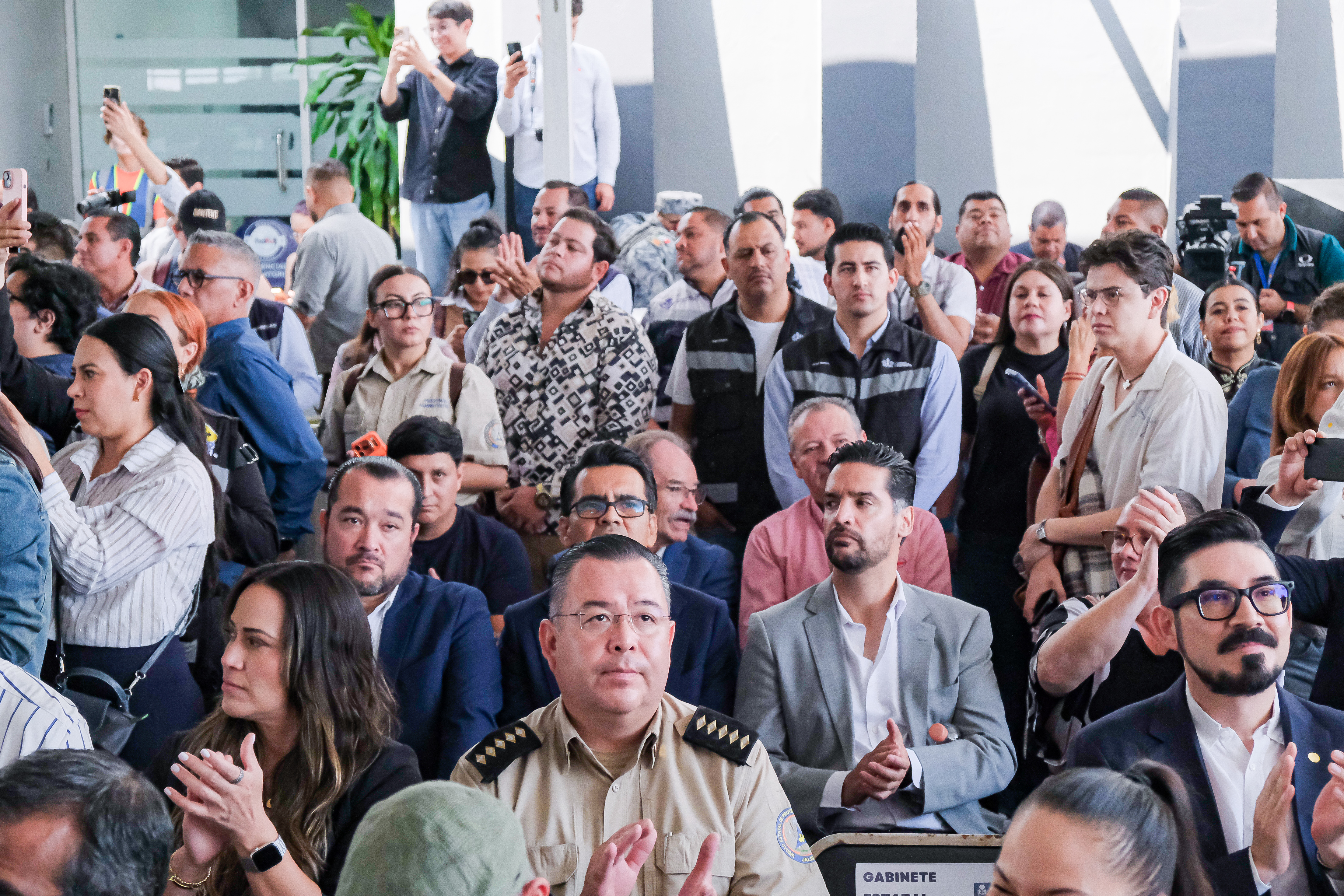 04-jun-2026--el-gobernador-del-estado-pablo-lemus-encabeza-el-arranque-de-operaciones-de-la-lnea-5-mi-macro-aeropuerto_55313485337_o
