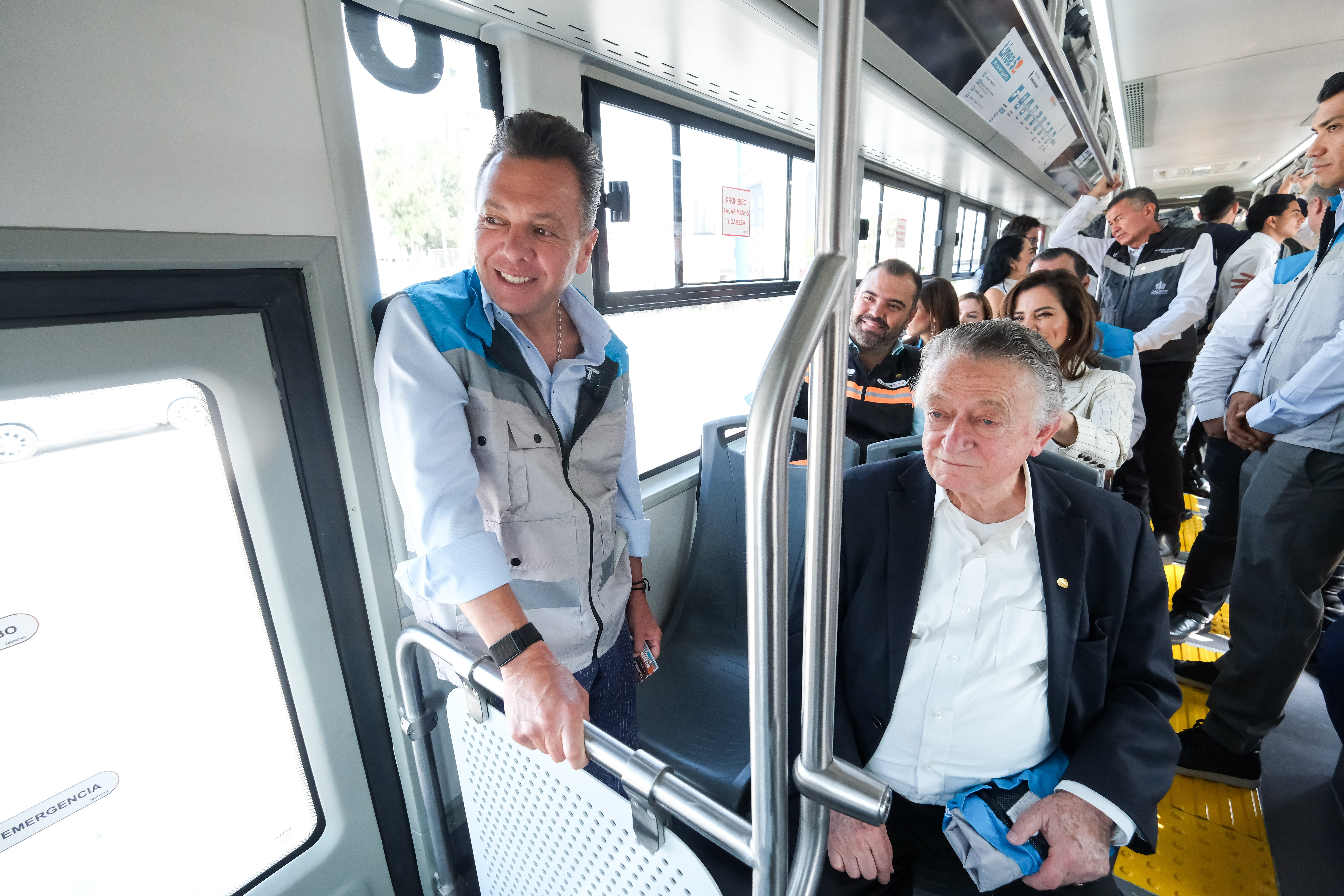 04-jun-2026--el-gobernador-del-estado-pablo-lemus-encabeza-el-arranque-de-operaciones-de-la-lnea-5-mi-macro-aeropuerto_55313490927_o