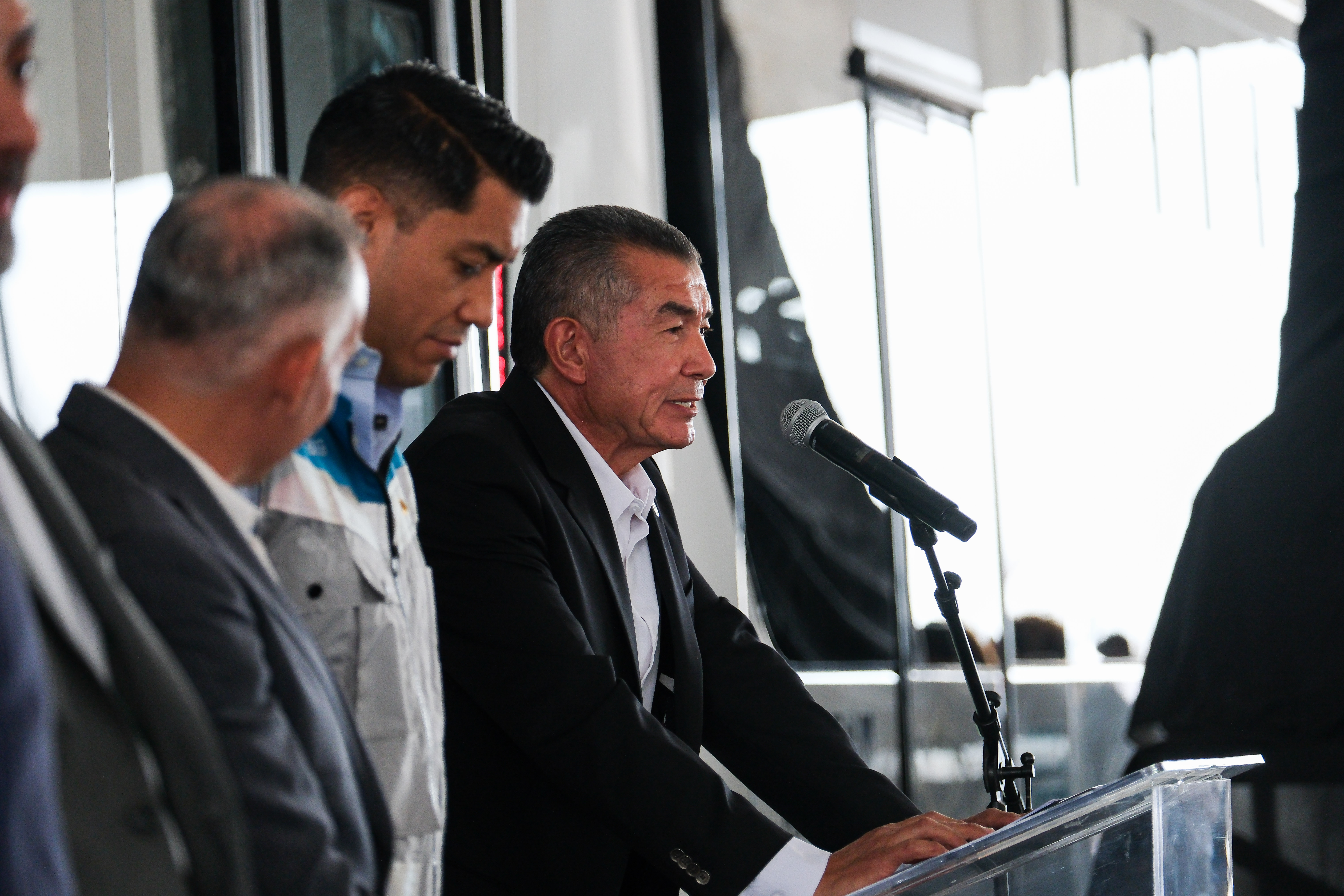 04-jun-2026--el-gobernador-del-estado-pablo-lemus-encabeza-el-arranque-de-operaciones-de-la-lnea-5-mi-macro-aeropuerto_55313719147_o