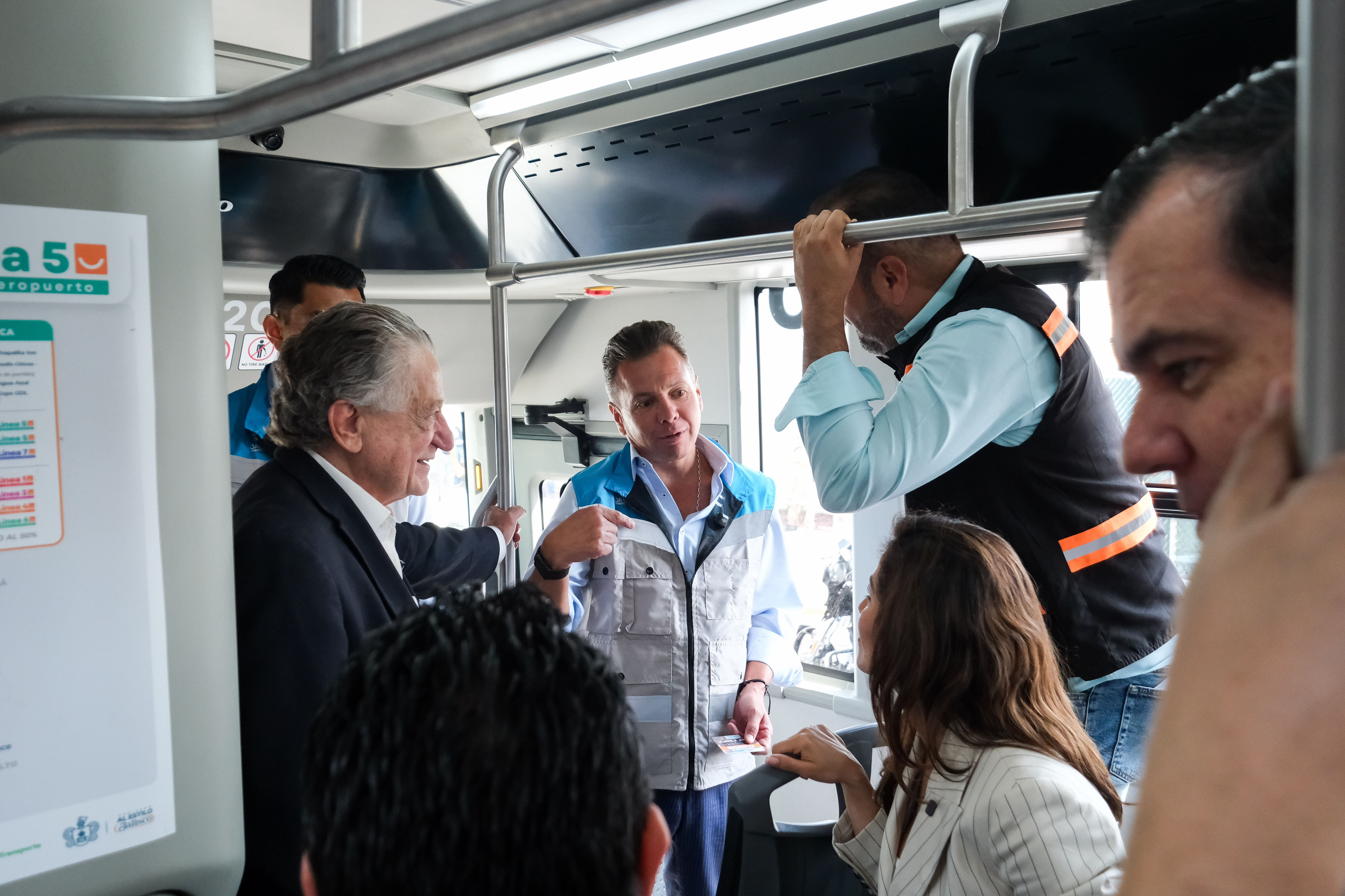 04-jun-2026--el-gobernador-del-estado-pablo-lemus-encabeza-el-arranque-de-operaciones-de-la-lnea-5-mi-macro-aeropuerto_55314399201_o