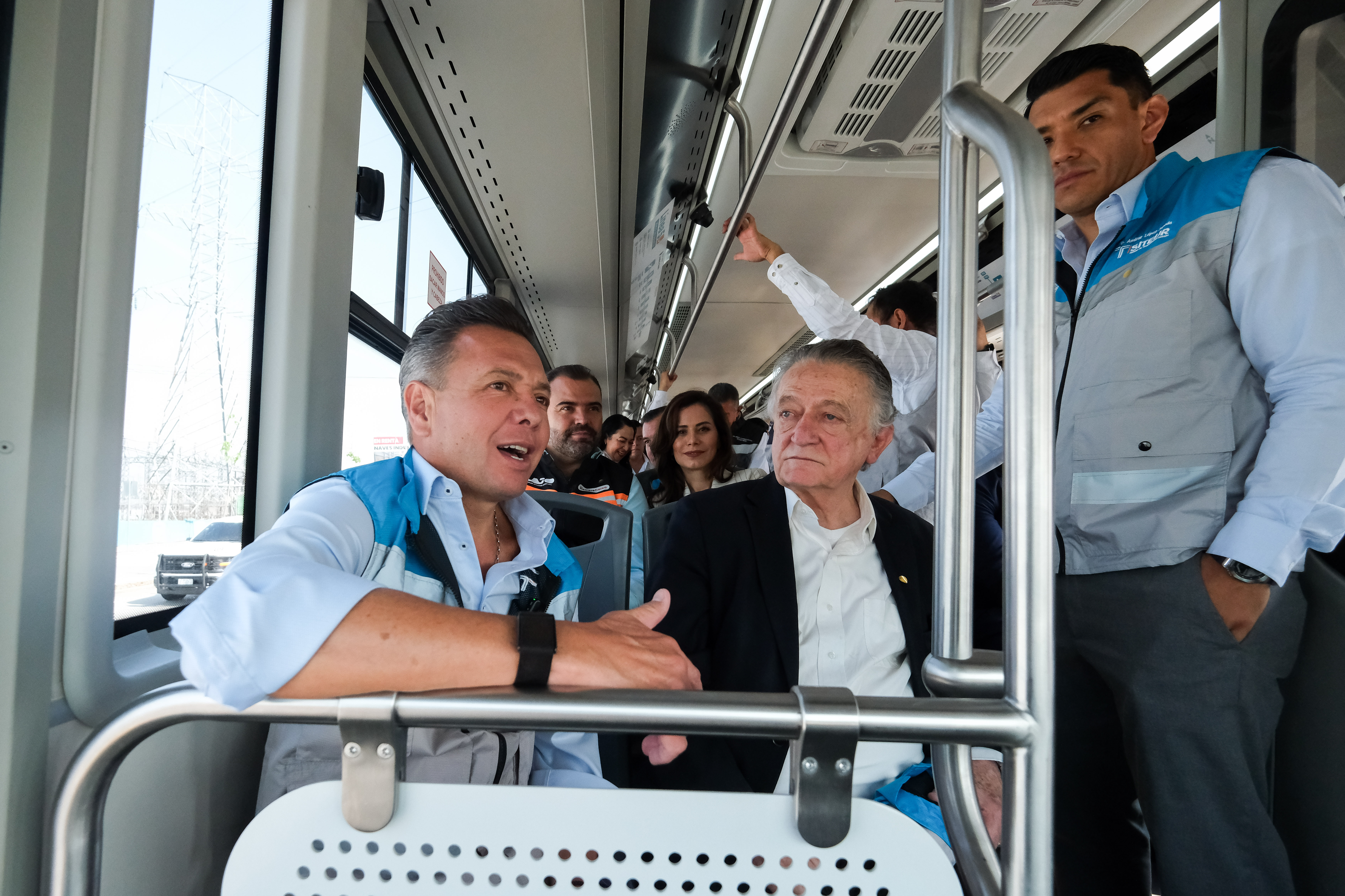 04-jun-2026--el-gobernador-del-estado-pablo-lemus-encabeza-el-arranque-de-operaciones-de-la-lnea-5-mi-macro-aeropuerto_55314553303_o