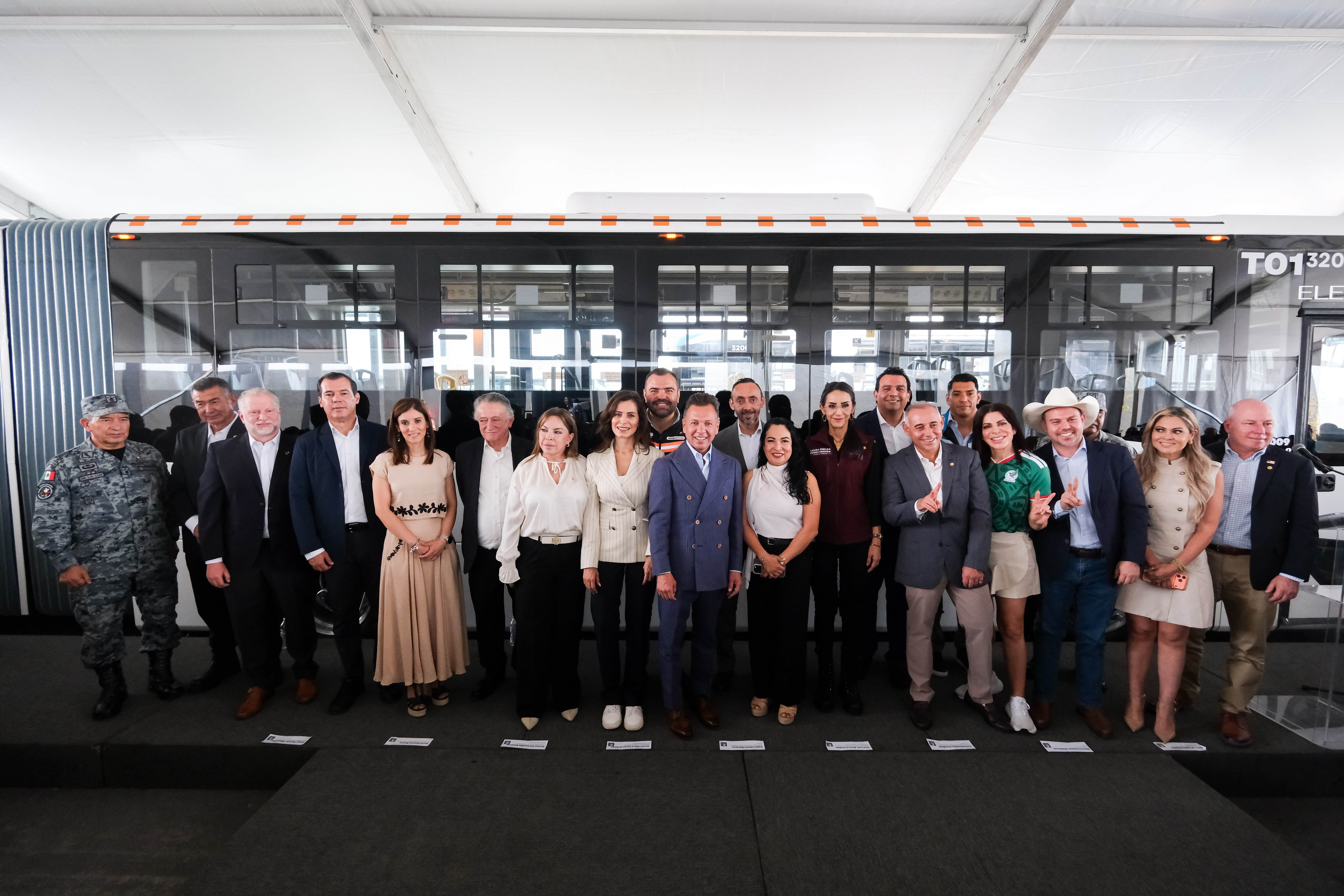 04-jun-2026--el-gobernador-del-estado-pablo-lemus-encabeza-el-arranque-de-operaciones-de-la-lnea-5-mi-macro-aeropuerto_55314629584_o
