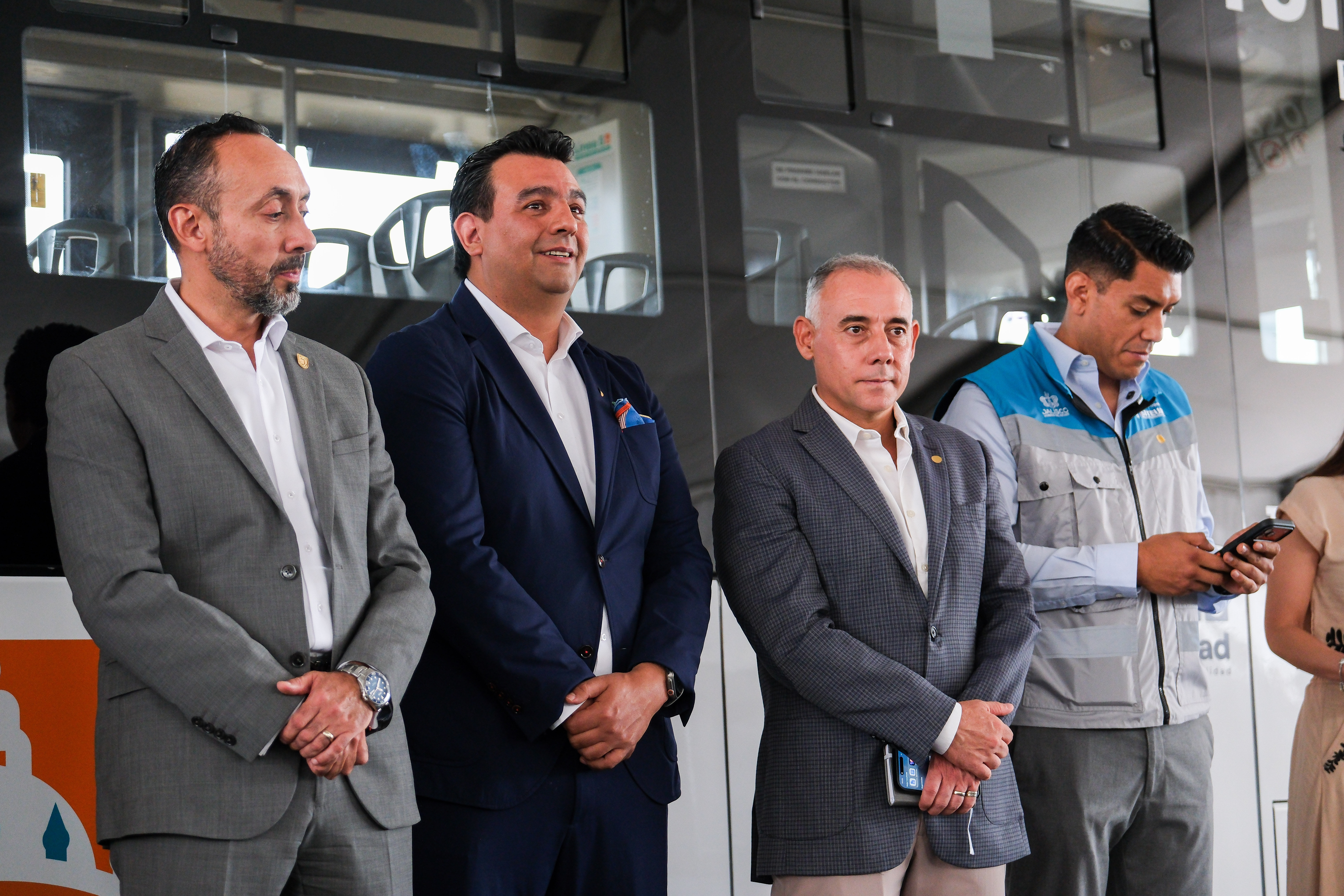 04-jun-2026--el-gobernador-del-estado-pablo-lemus-encabeza-el-arranque-de-operaciones-de-la-lnea-5-mi-macro-aeropuerto_55314782393_o