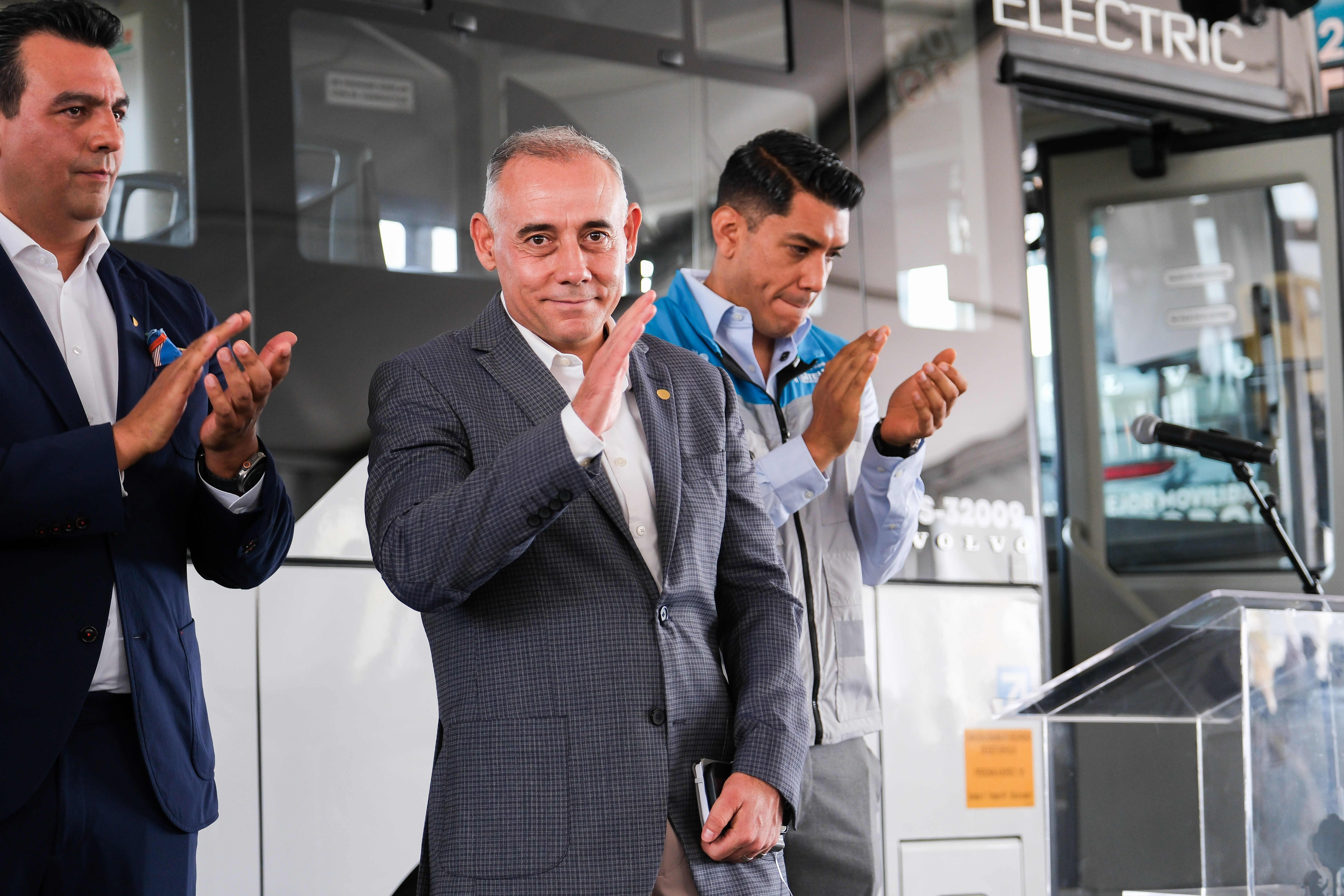 04-jun-2026--el-gobernador-del-estado-pablo-lemus-encabeza-el-arranque-de-operaciones-de-la-lnea-5-mi-macro-aeropuerto_55314782678_o