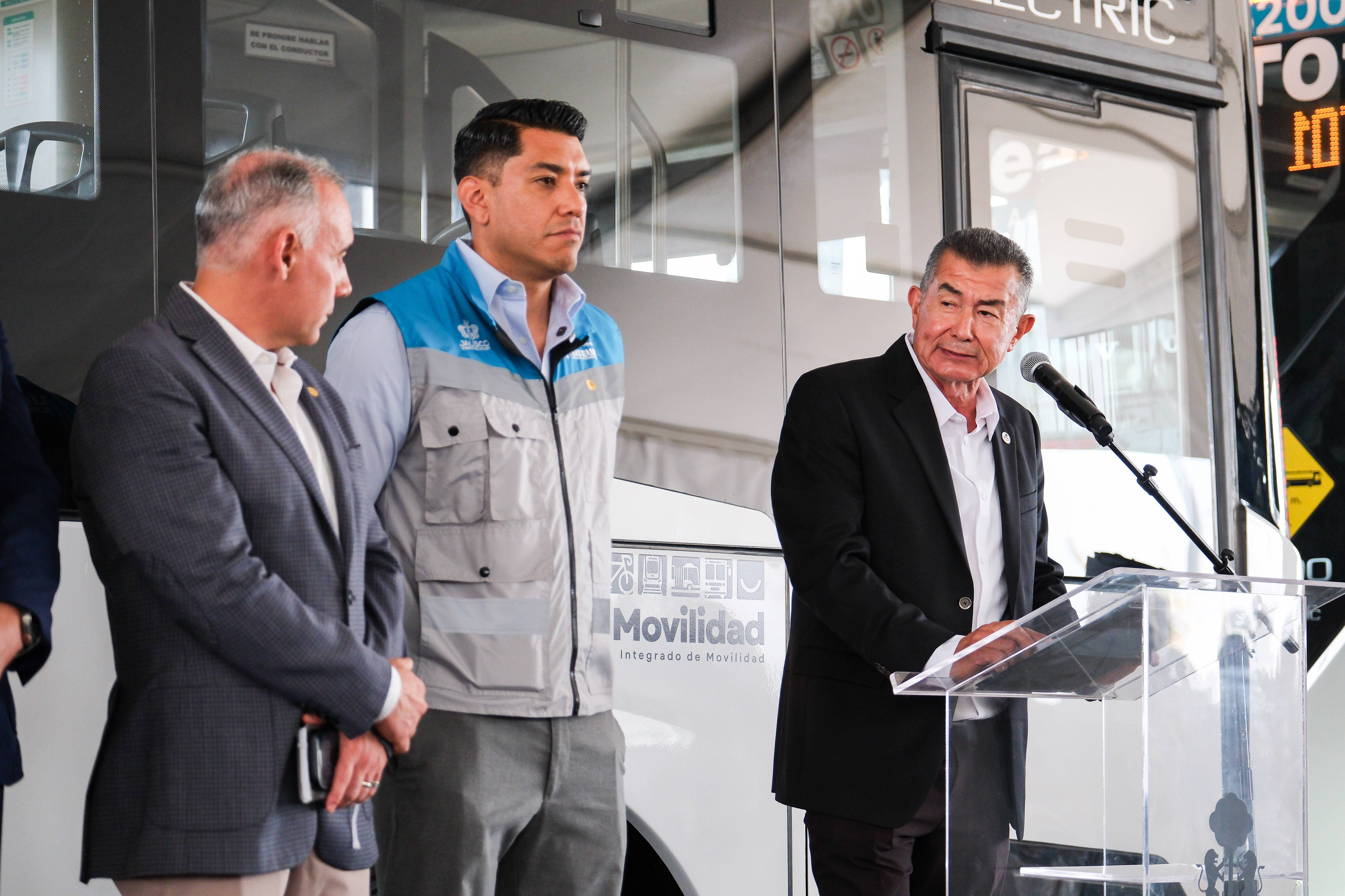 04-jun-2026--el-gobernador-del-estado-pablo-lemus-encabeza-el-arranque-de-operaciones-de-la-lnea-5-mi-macro-aeropuerto_55314782818_o