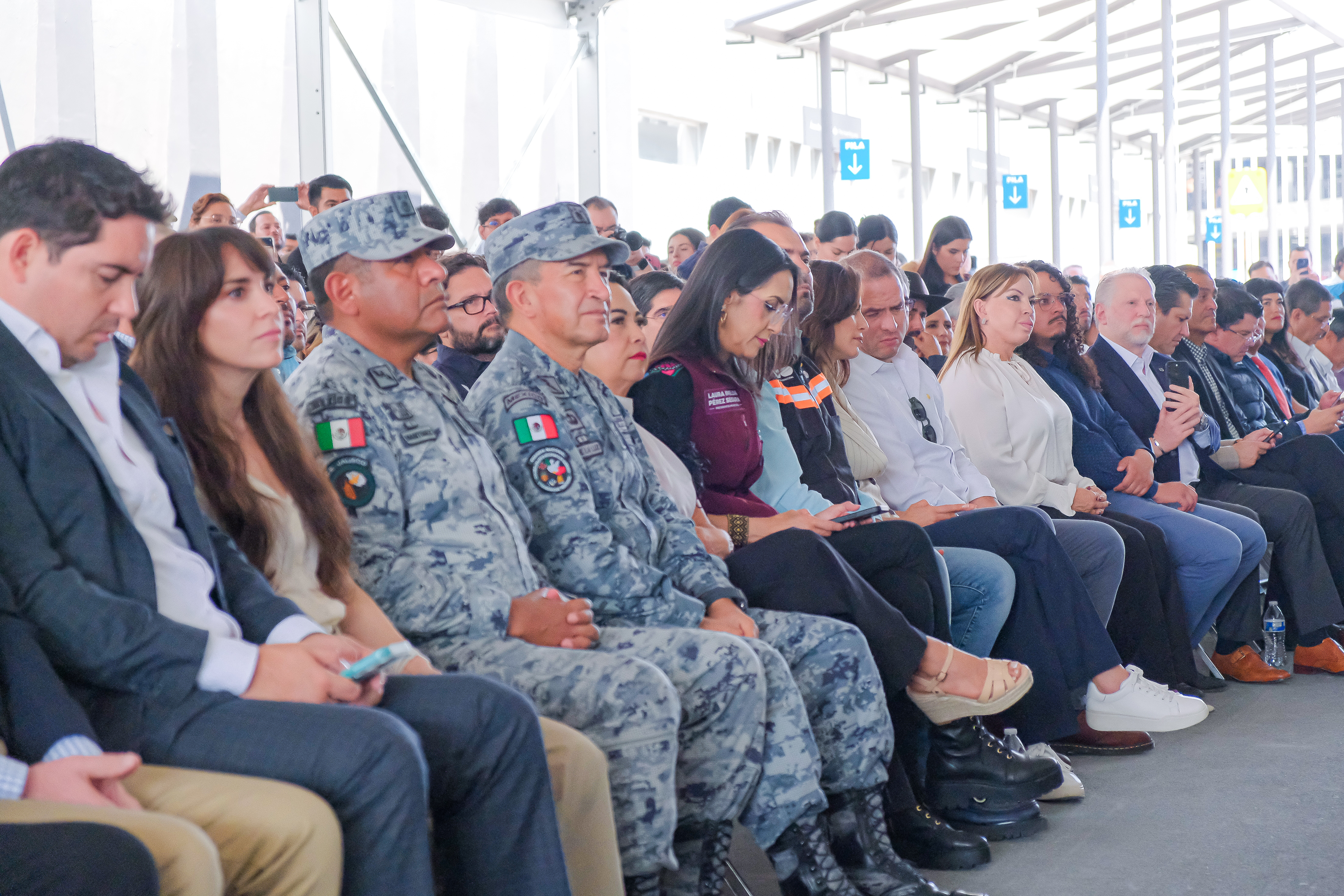 04-jun-2026--el-gobernador-del-estado-pablo-lemus-encabeza-el-arranque-de-operaciones-de-la-lnea-5-mi-macro-aeropuerto_55314799480_o