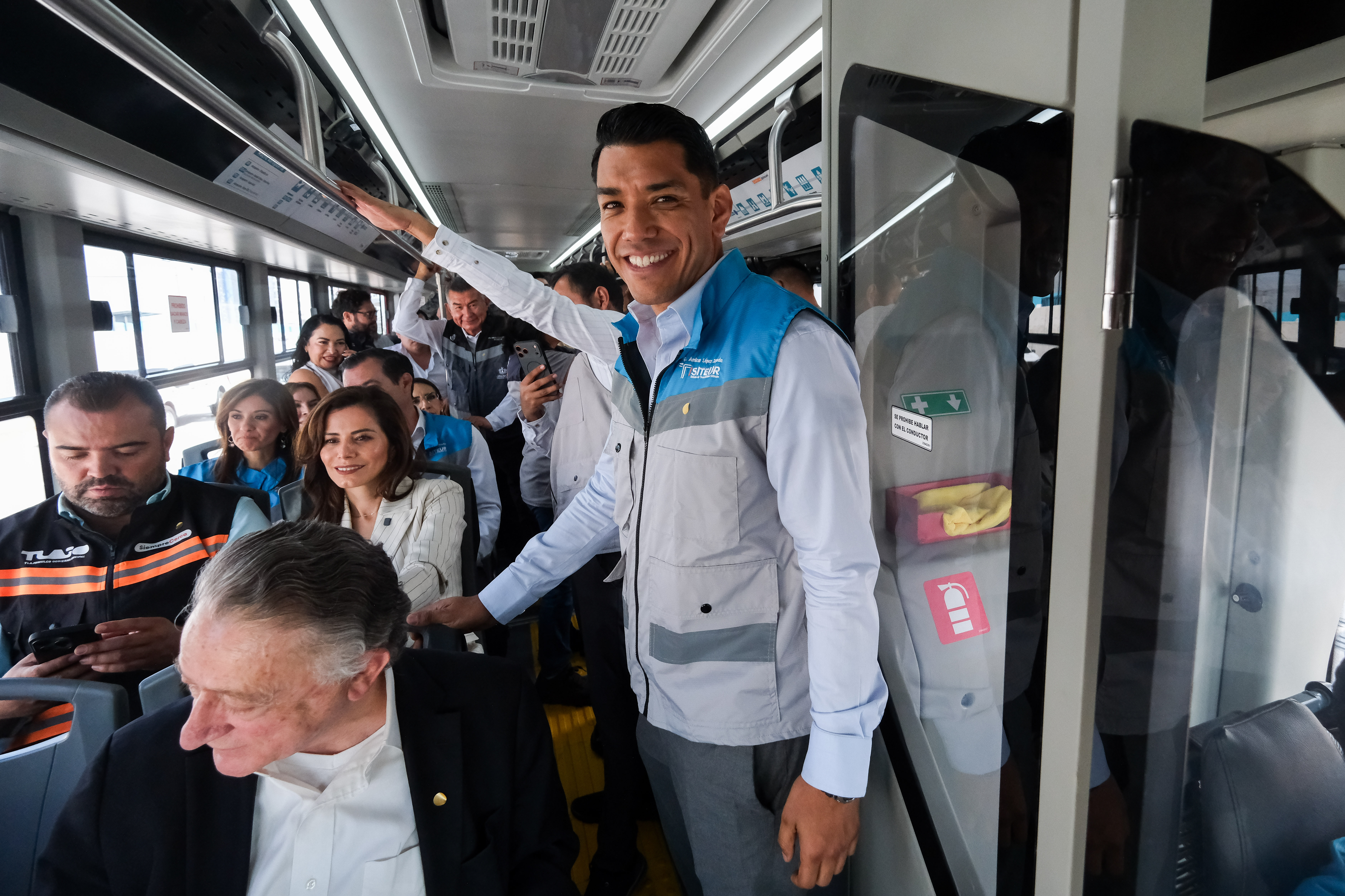 04-jun-2026--el-gobernador-del-estado-pablo-lemus-encabeza-el-arranque-de-operaciones-de-la-lnea-5-mi-macro-aeropuerto_55314807940_o