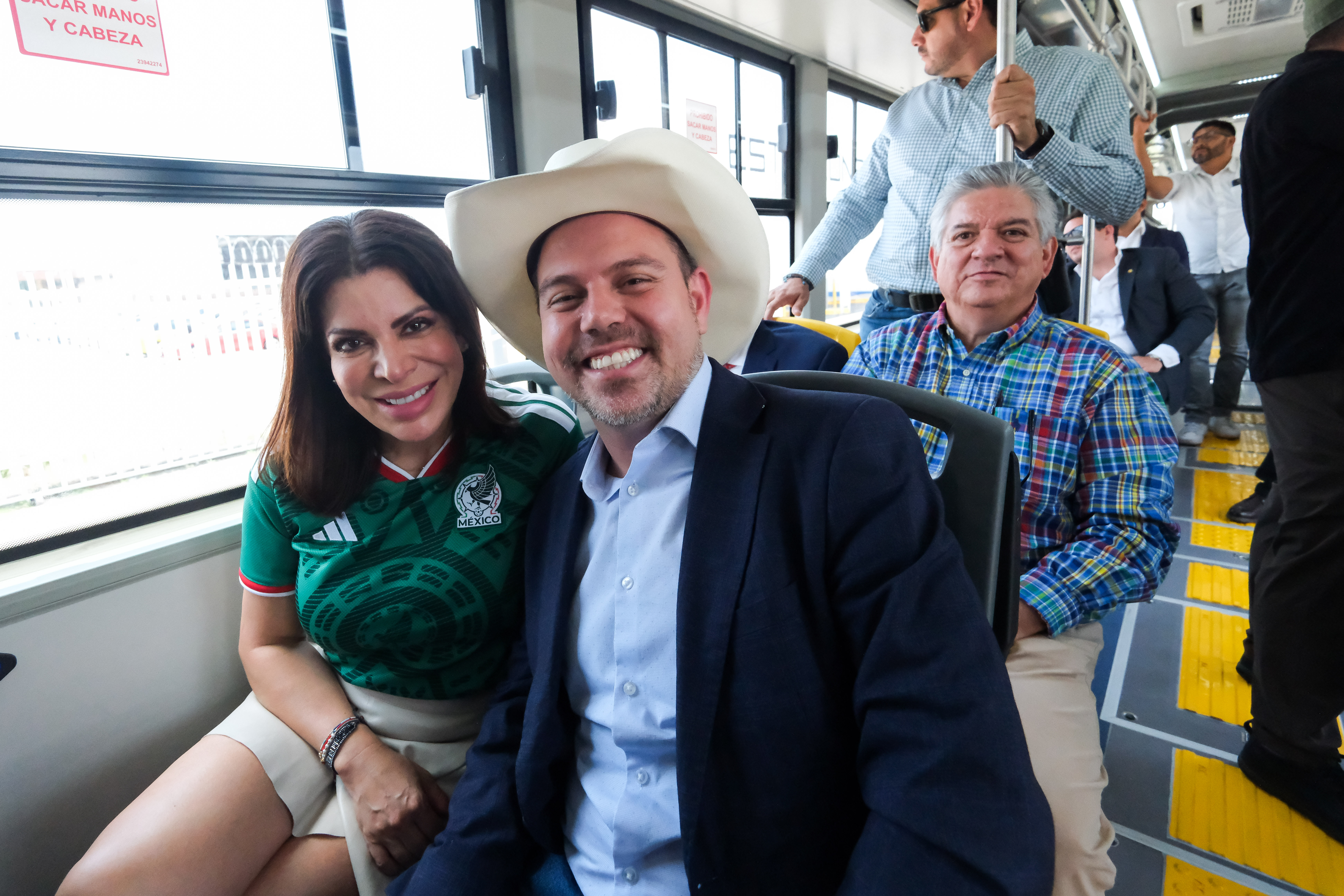 04-jun-2026--el-gobernador-del-estado-pablo-lemus-encabeza-el-arranque-de-operaciones-de-la-lnea-5-mi-macro-aeropuerto_55314812308_o