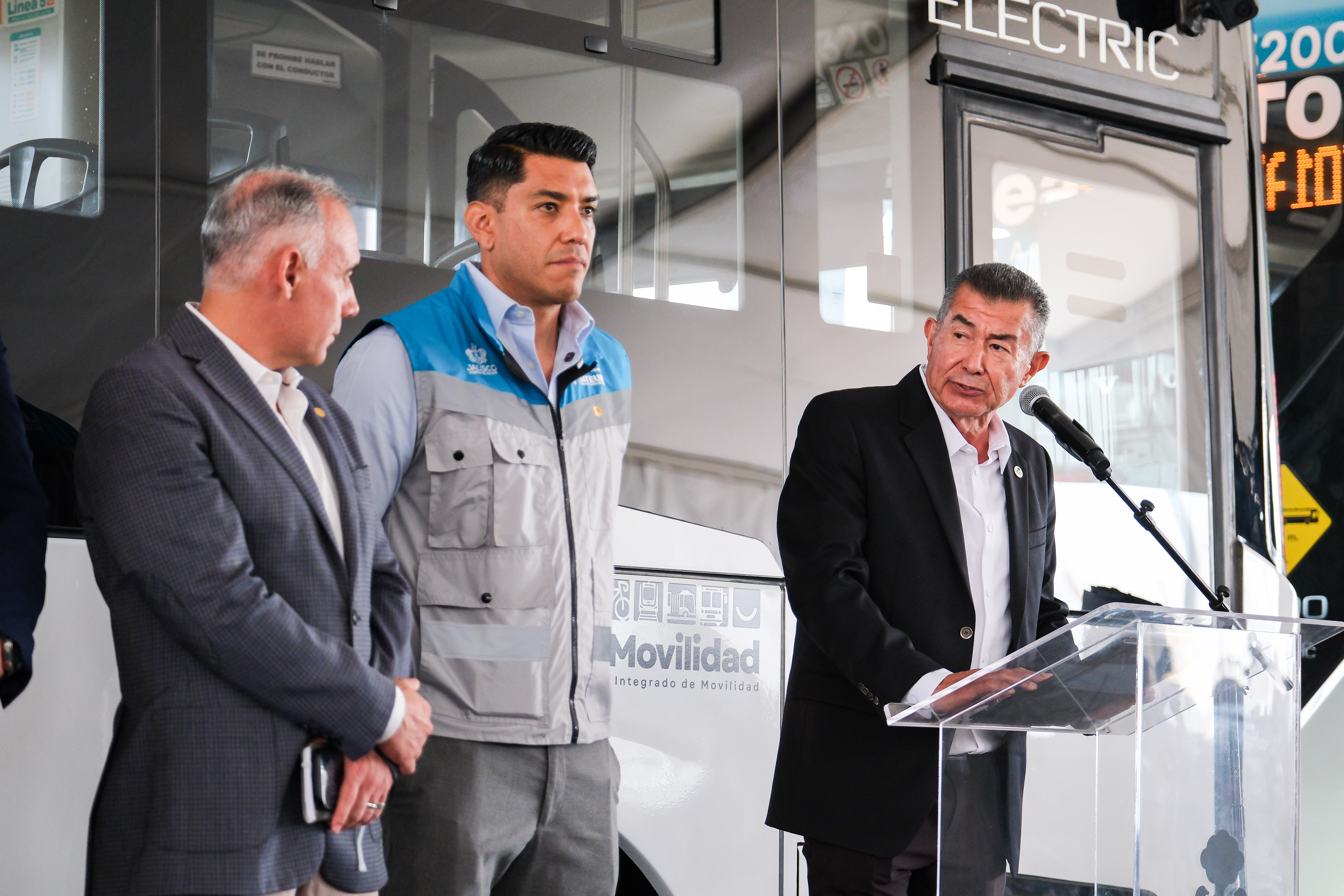 04-jun-2026--el-gobernador-del-estado-pablo-lemus-encabeza-el-arranque-de-operaciones-de-la-lnea-5-mi-macro-aeropuerto_55314853229_o