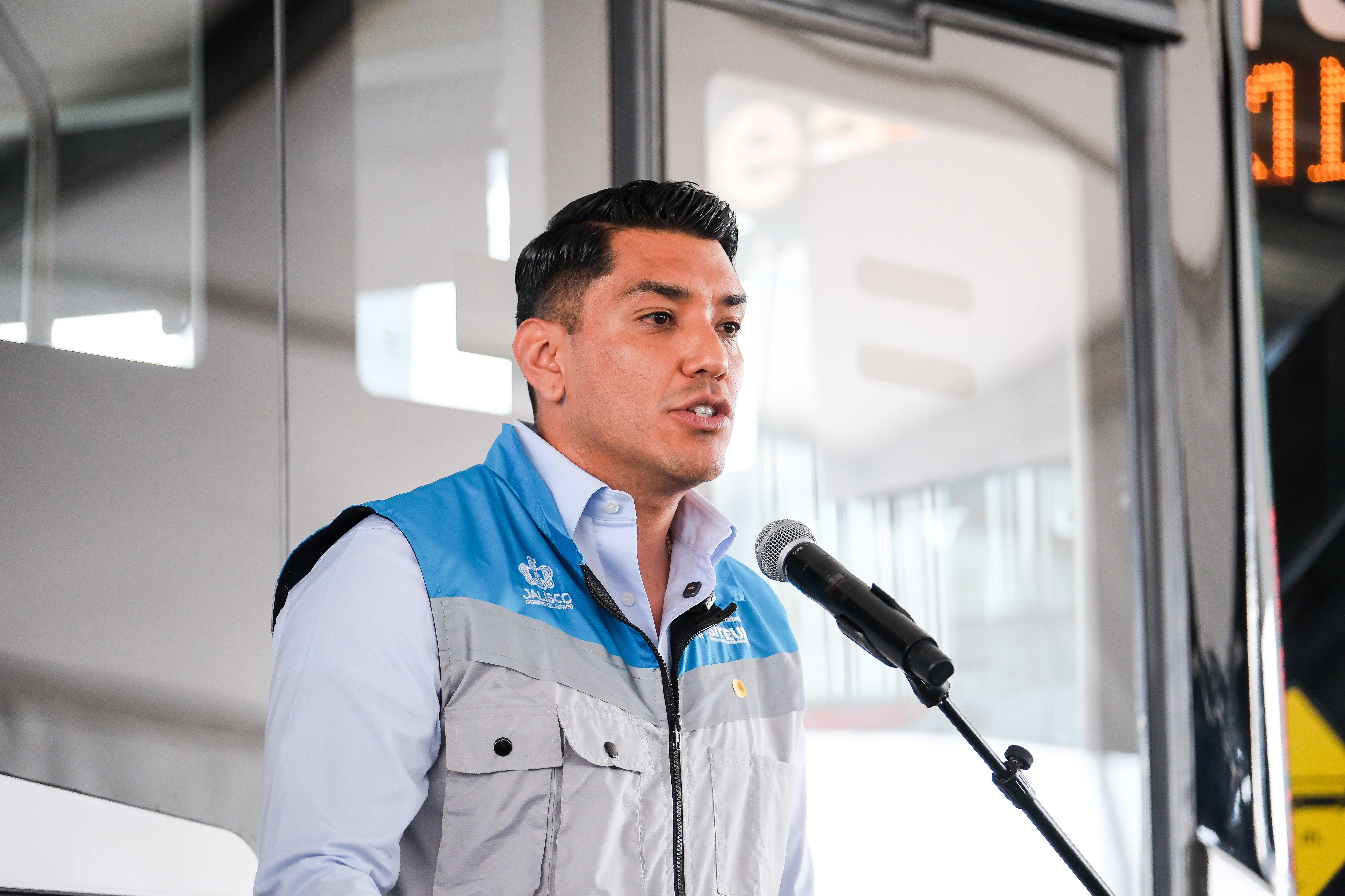 04-jun-2026--el-gobernador-del-estado-pablo-lemus-encabeza-el-arranque-de-operaciones-de-la-lnea-5-mi-macro-aeropuerto_55314853819_o