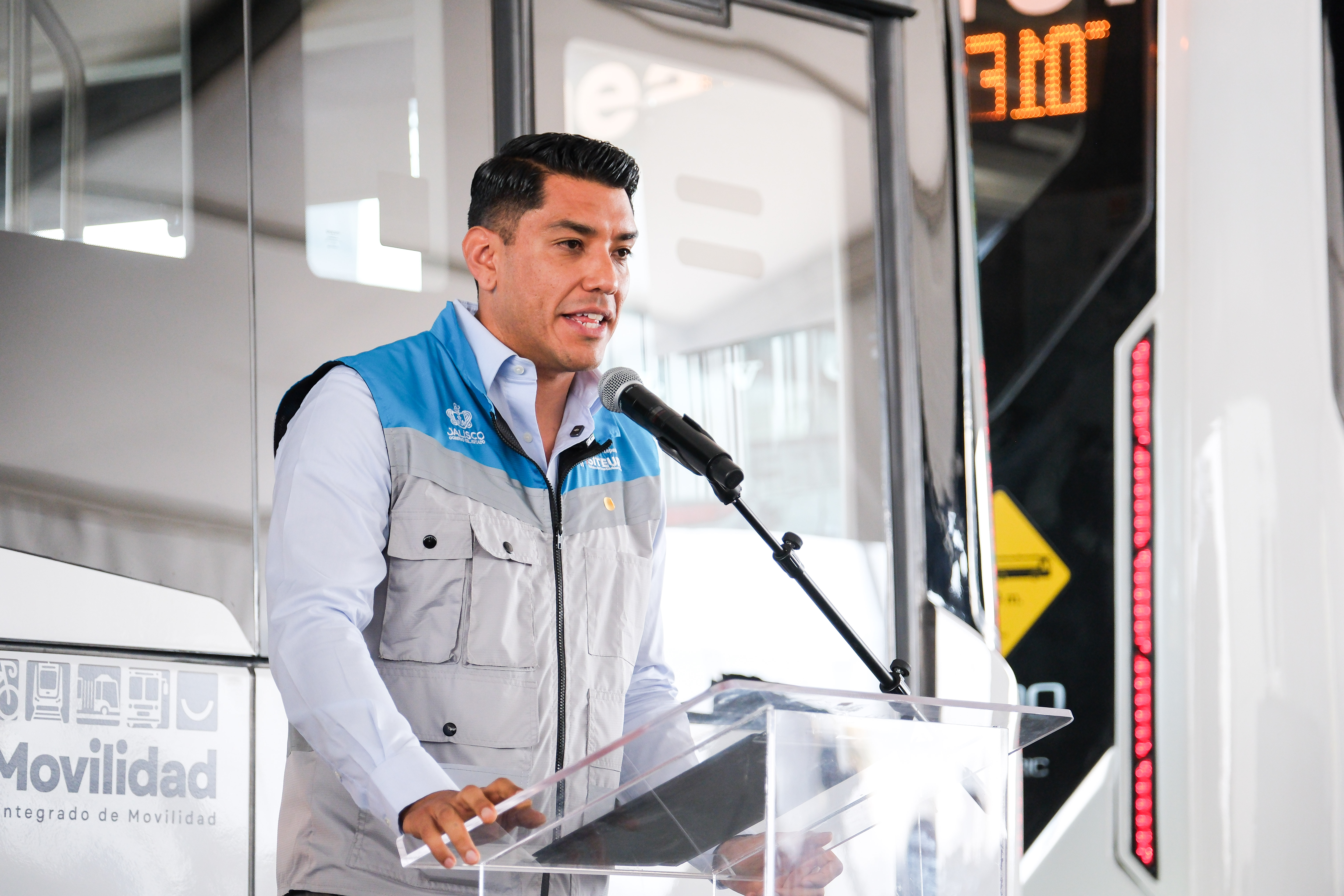 04-jun-2026--el-gobernador-del-estado-pablo-lemus-encabeza-el-arranque-de-operaciones-de-la-lnea-5-mi-macro-aeropuerto_55315038345_o